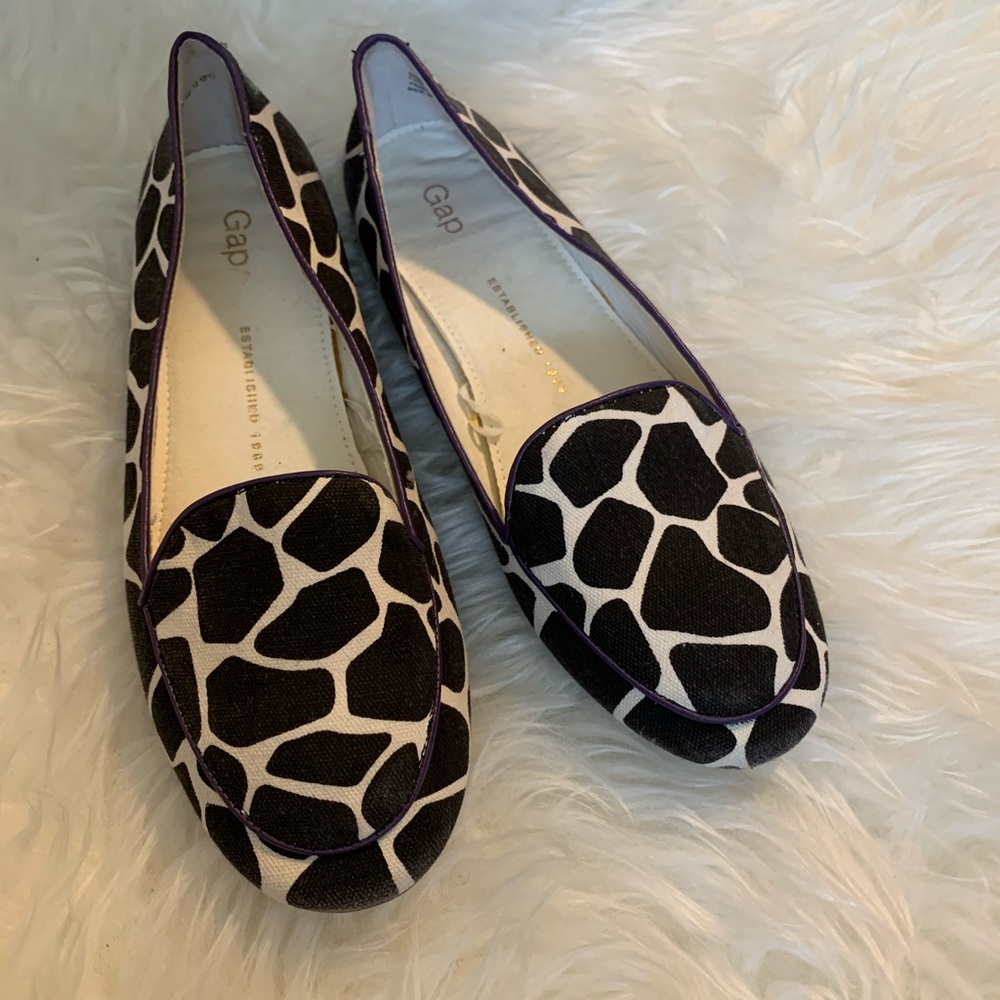 GAP slip on piped loafer animal print shoes.  S7